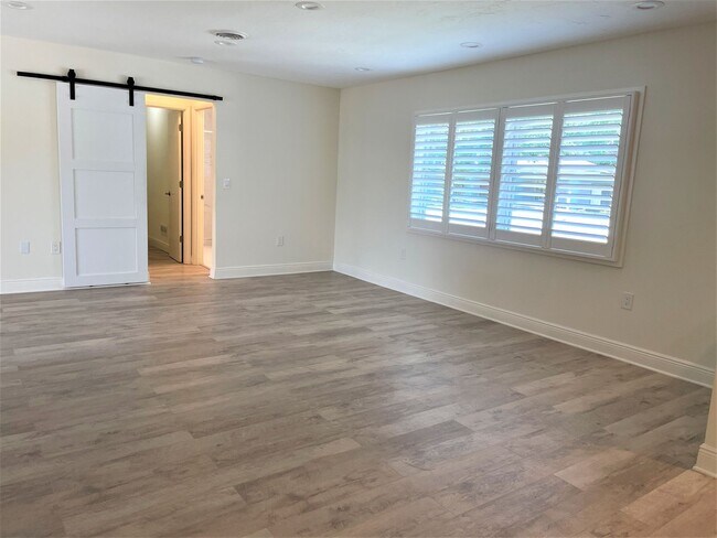 Building Photo - Annual Rental – Updated Nokomis Single Fam...