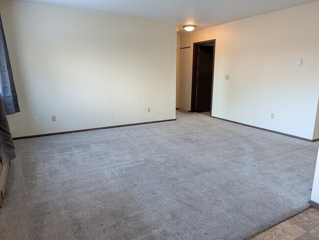 Foto del edificio - 331 Fox Lake Ave