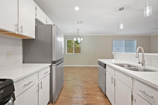 Foto del edificio - 7313 Cooper Ln