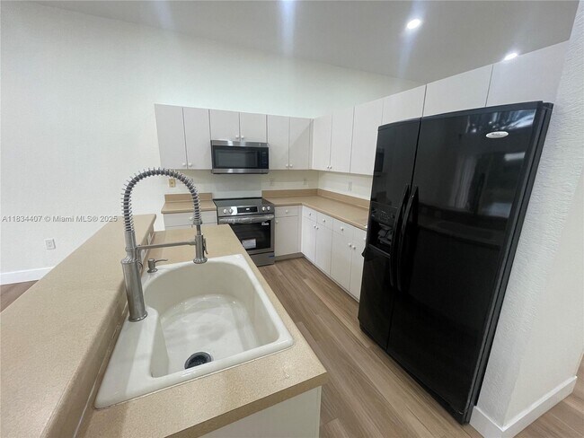 Foto del edificio - 16285 SW 27th St