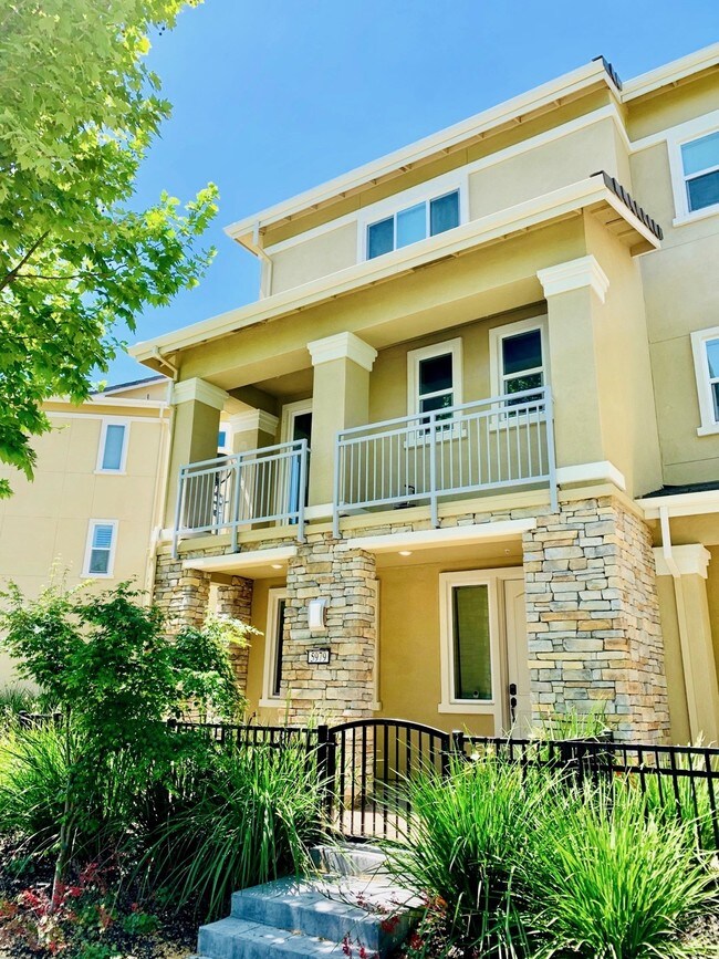 Foto del edificio - 5979 Raleigh Rd