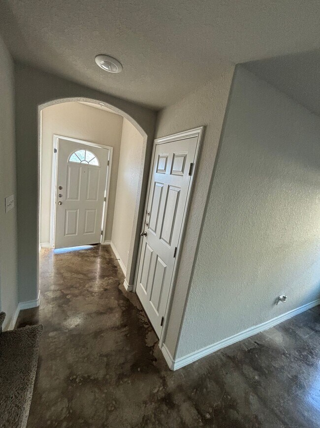Building Photo - Your Perfect Townhome in NE San Antonio!