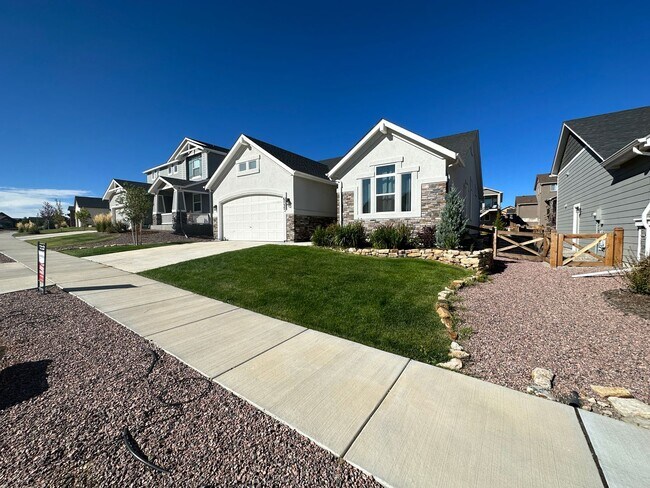 Building Photo - 5 Bedroom Ranch Style Home Almost Brand Ne...