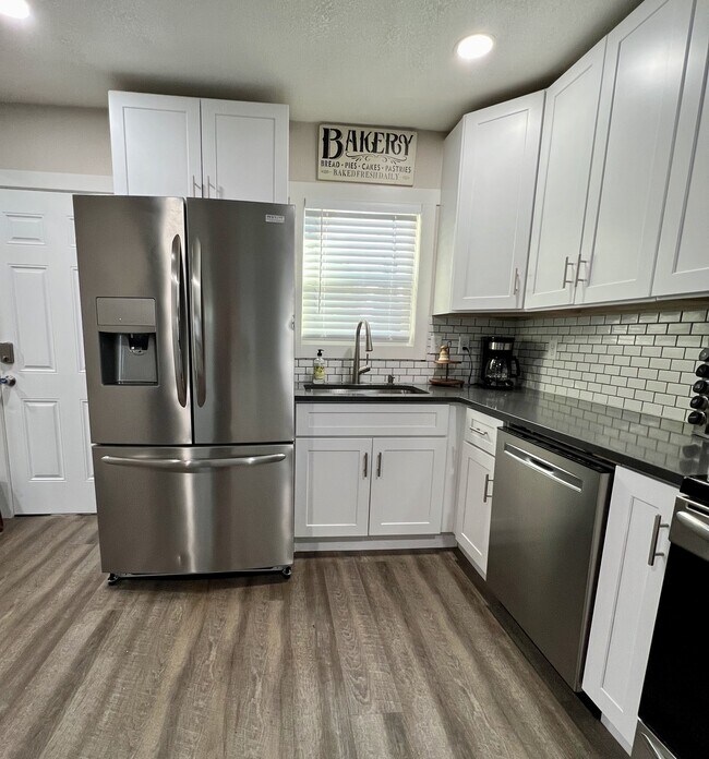 Kitchen - 2127 W Carlisle Ave