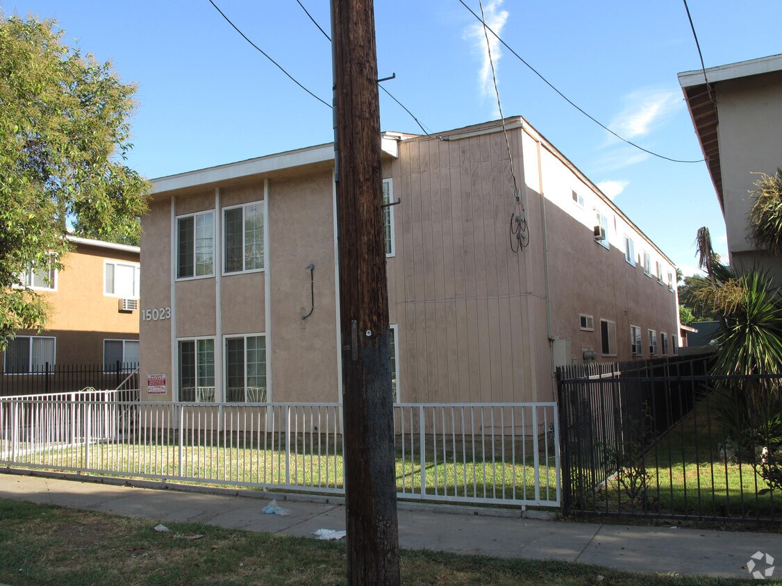 Foto del edificio - 15023 Victory Blvd