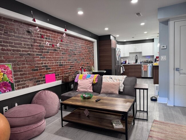 Building Photo - NEW RENOVATION 3BED / 2BATH IN WASHINGTON ...