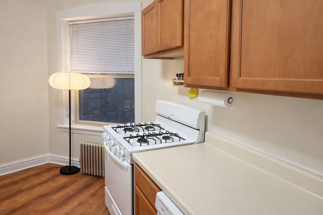 Building Photo - 2482 N Lincoln Ave