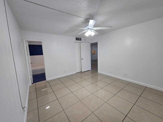 Building Photo - 7920 N Colony Cir