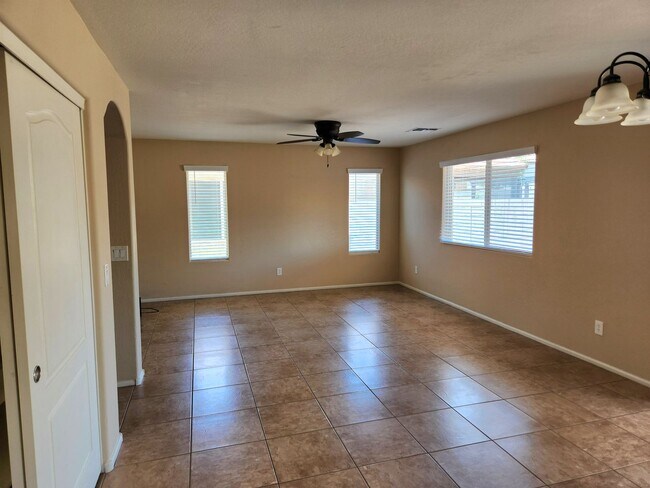 Building Photo - BUCKEYE SONORAN VISTA 4 Bed 2.5 Bath