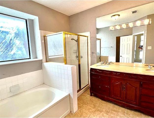 Foto del edificio - 7017 Club Creek Dr