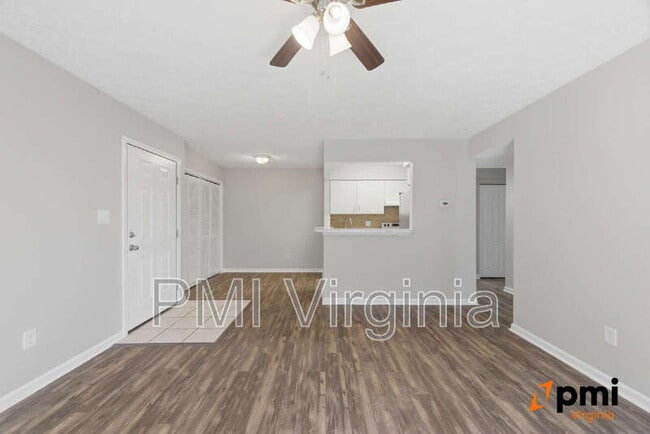 Foto del edificio - 326 Wells Ct