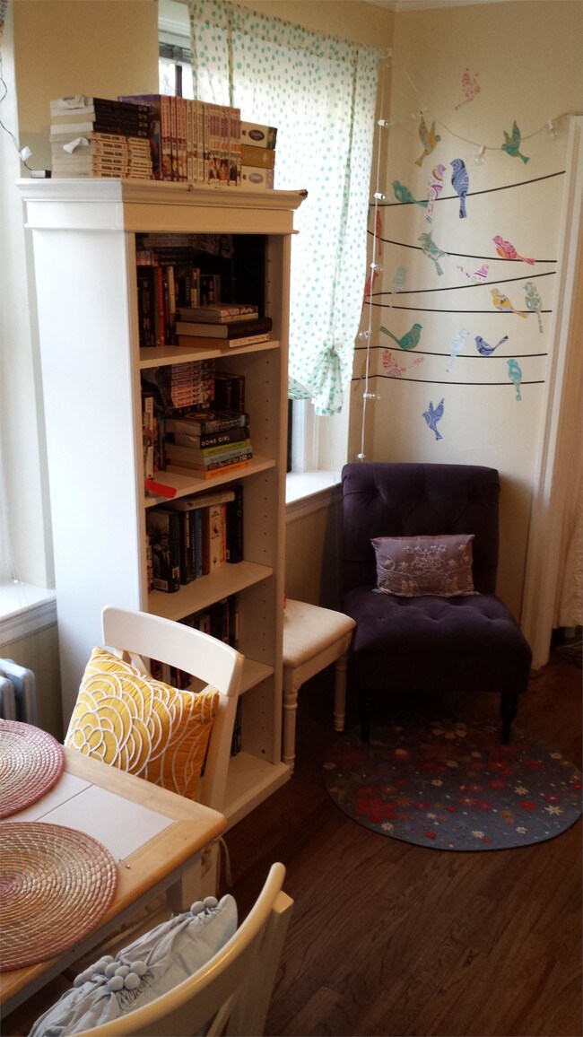 Building Photo - 608 E 12th Ave