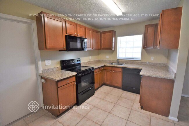 Building Photo - 8121 NW 44th Ct