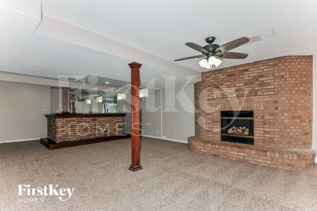 Foto del edificio - 212 Royallmanor Ln