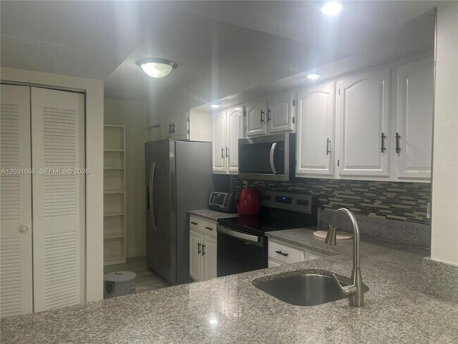 Foto del edificio - 8580 SW 212th St