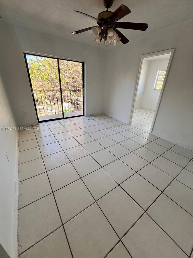 Building Photo - 608 SW 15th Ave