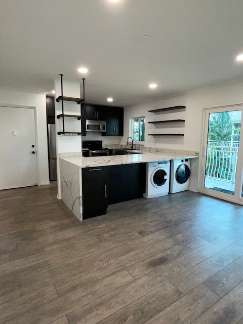 Foto del edificio - 8811 Bay Pointe Dr