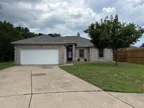 Building Photo - 102 Paloma Cir