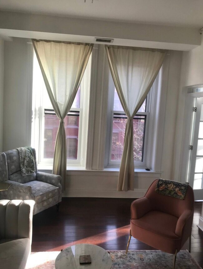 Foto del edificio - 104 W 9th St