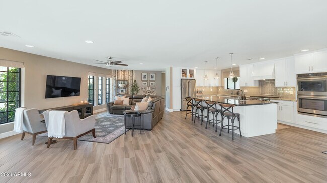 Foto del edificio - 5971 E Orange Blossom Ln