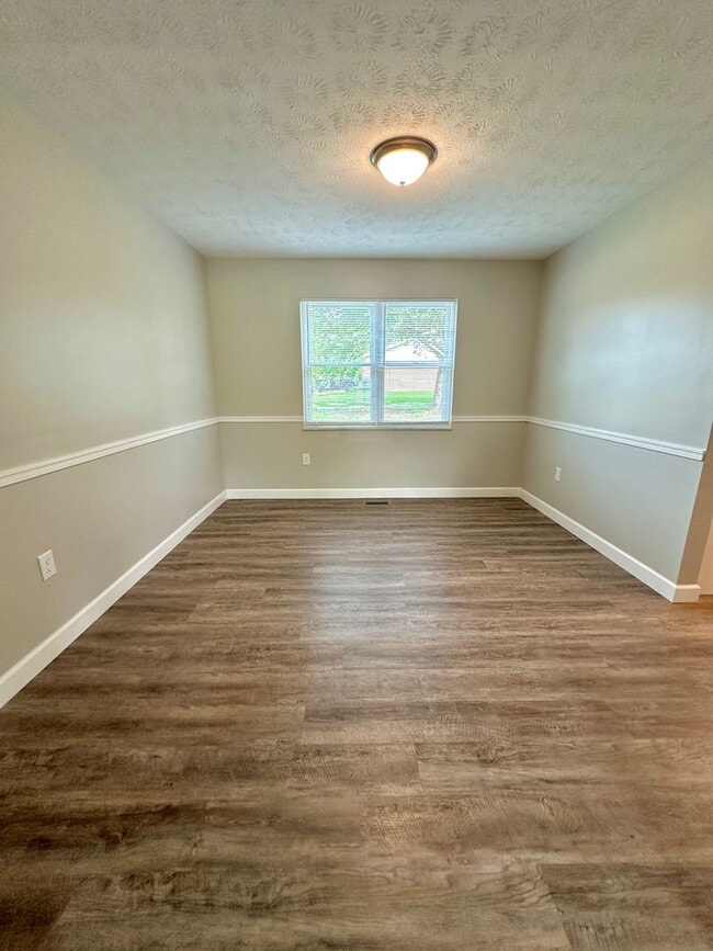Building Photo - 302 Overland Trl, Miamisburg