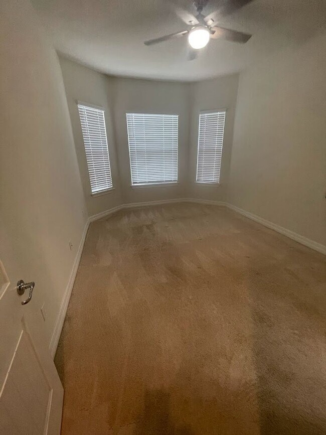 Foto del edificio - LAKE EMMA SOUND-1369 PATTERSON TER LAKE MA...