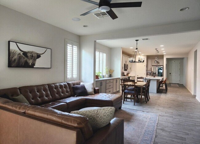 Building Photo - 5024 N 84th Dr