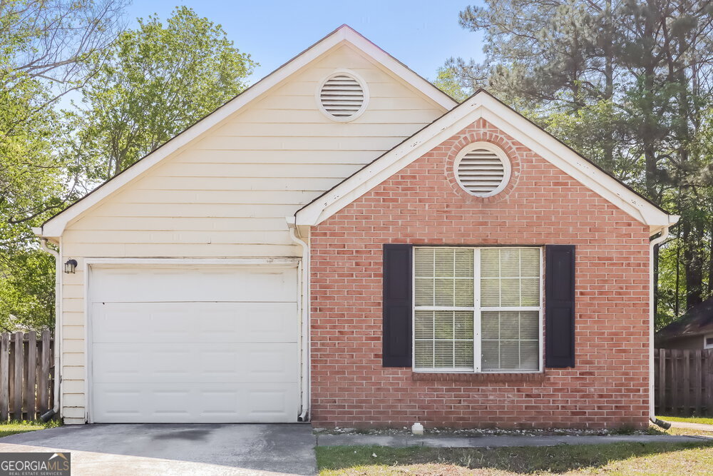 Primary Photo - 1486 Fall Creek Dr
