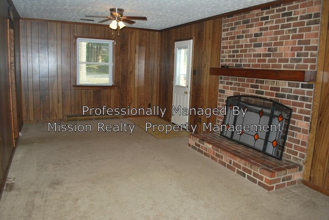 Building Photo - 3208 Woodsong Dr