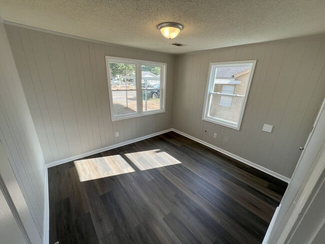 Building Photo - For Rent – Charming 3 Bedroom, 1 Bath Home