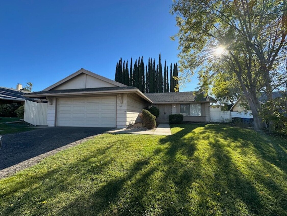 Foto principal - Remodeled Thousand Oaks Home