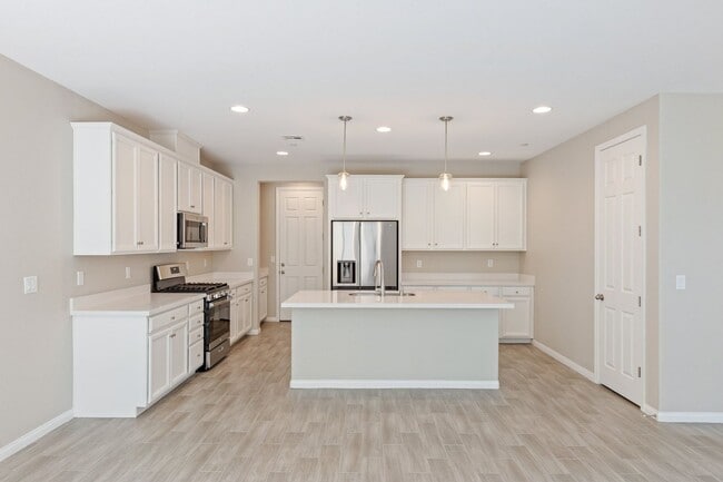 Foto del edificio - Beautiful Cadence 3 bedroom, 2.5 Baths, 2 car garage Townhome