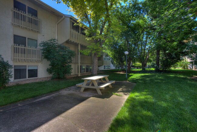 Foto del edificio - 2707 Valmont Rd