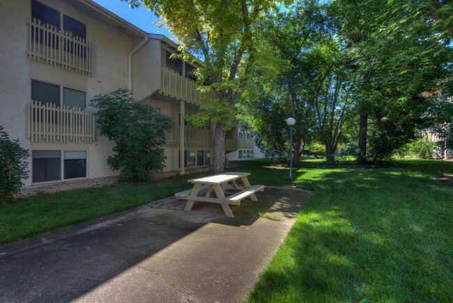 Building Photo - 2707 Valmont Rd