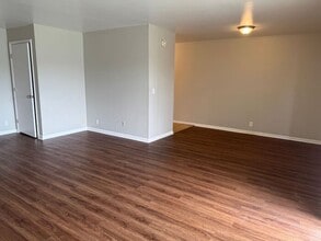 Building Photo - 550 B E Bledsoe St