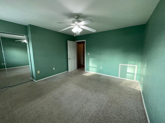 Building Photo - Townhome in Tallwood Oaks