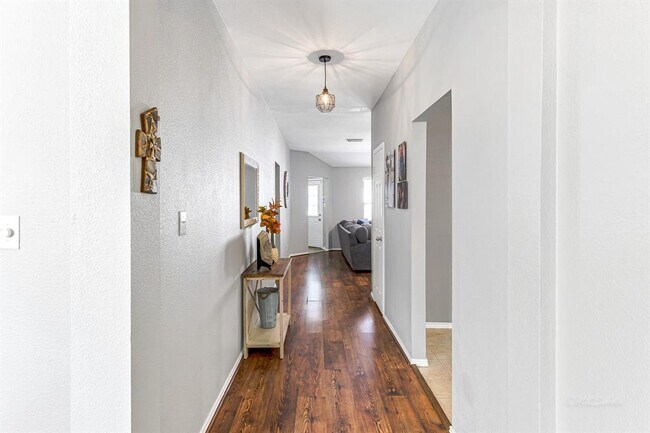 Building Photo - 11015 Pierce Valley Dr