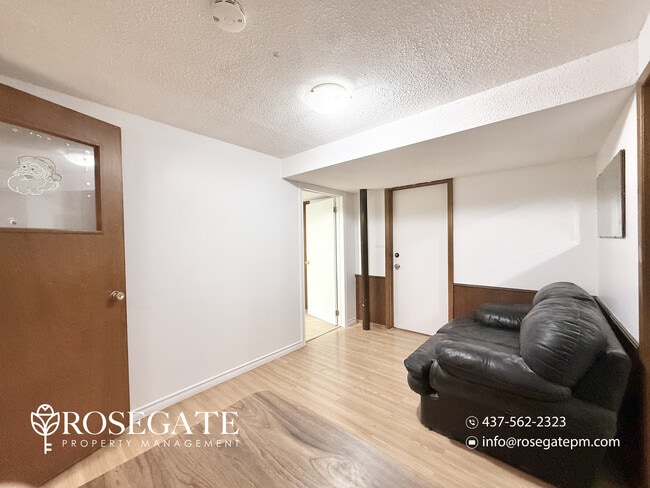 Building Photo - 1-Bedroom Basement Apartment with Internet Included – Scarborough