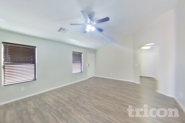 Foto del edificio - 6740 E Summerset Rd