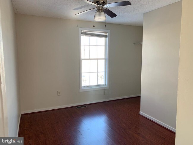 Building Photo - 208 Emily Ln