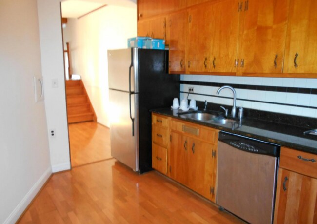 Foto del edificio - 3 BR 2 BA Townhome in the heart of Canton!