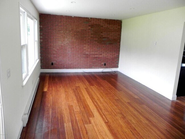 Building Photo - 228 Lamplight Dr