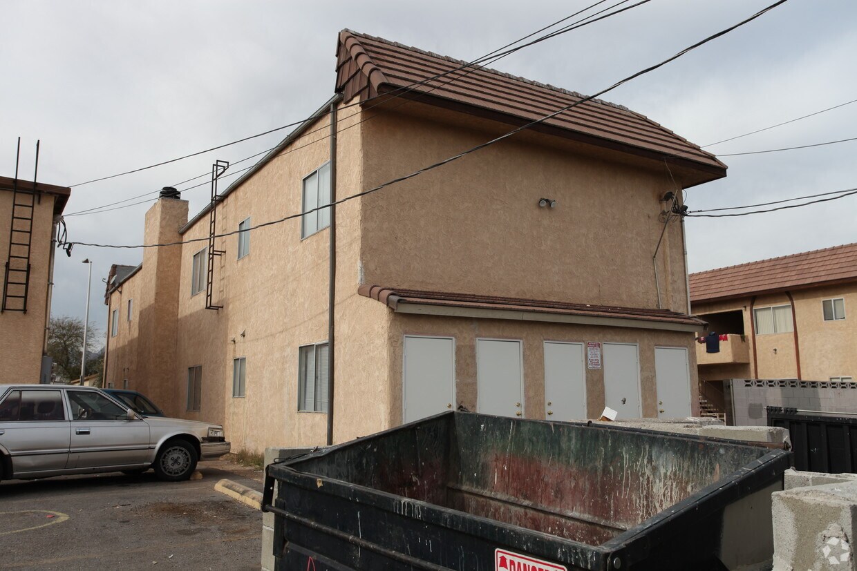 Foto del edificio - 2225 N Jones Blvd