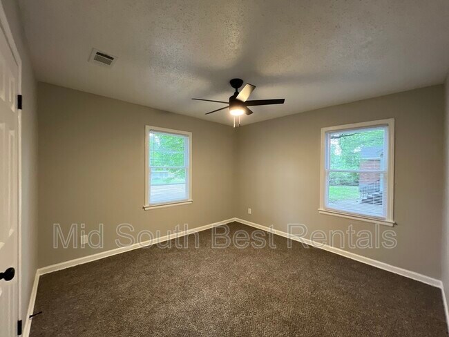 Building Photo - 521 E Shelby Dr