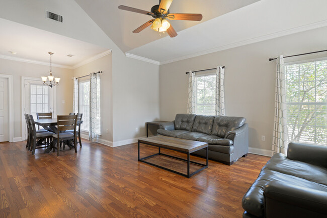 Building Photo - 4625 Burbank Dr