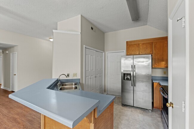 Building Photo - 100 River Oaks Dr