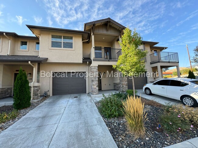 Building Photo - Nice Townhome located near Mills Park and ...