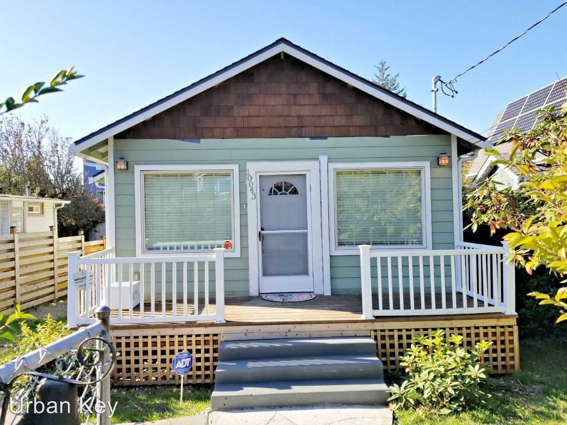 Primary Photo - 3 br, 2 bath House - 10043 41st Ave SW