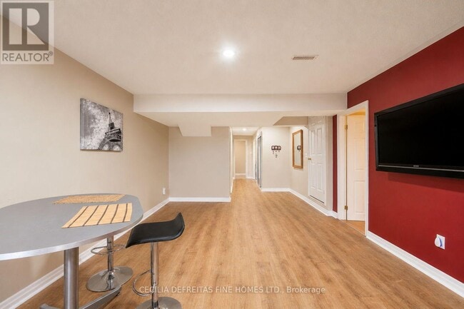 Building Photo - 294 Wildberry Crescent