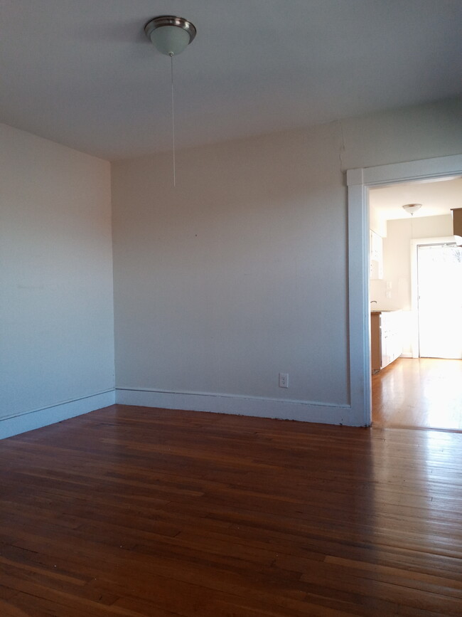 Building Photo - 124 Bacon St